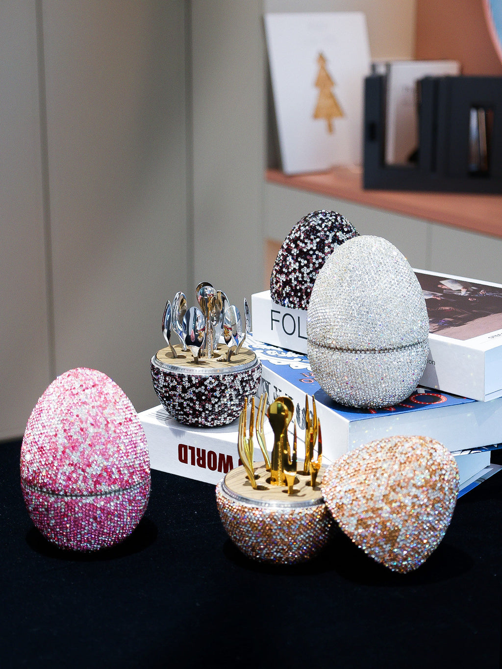 Sparkling rhinestone egg-shaped wine accessories with gold and silver cutlery, perfect for luxury gifts and celebrations.